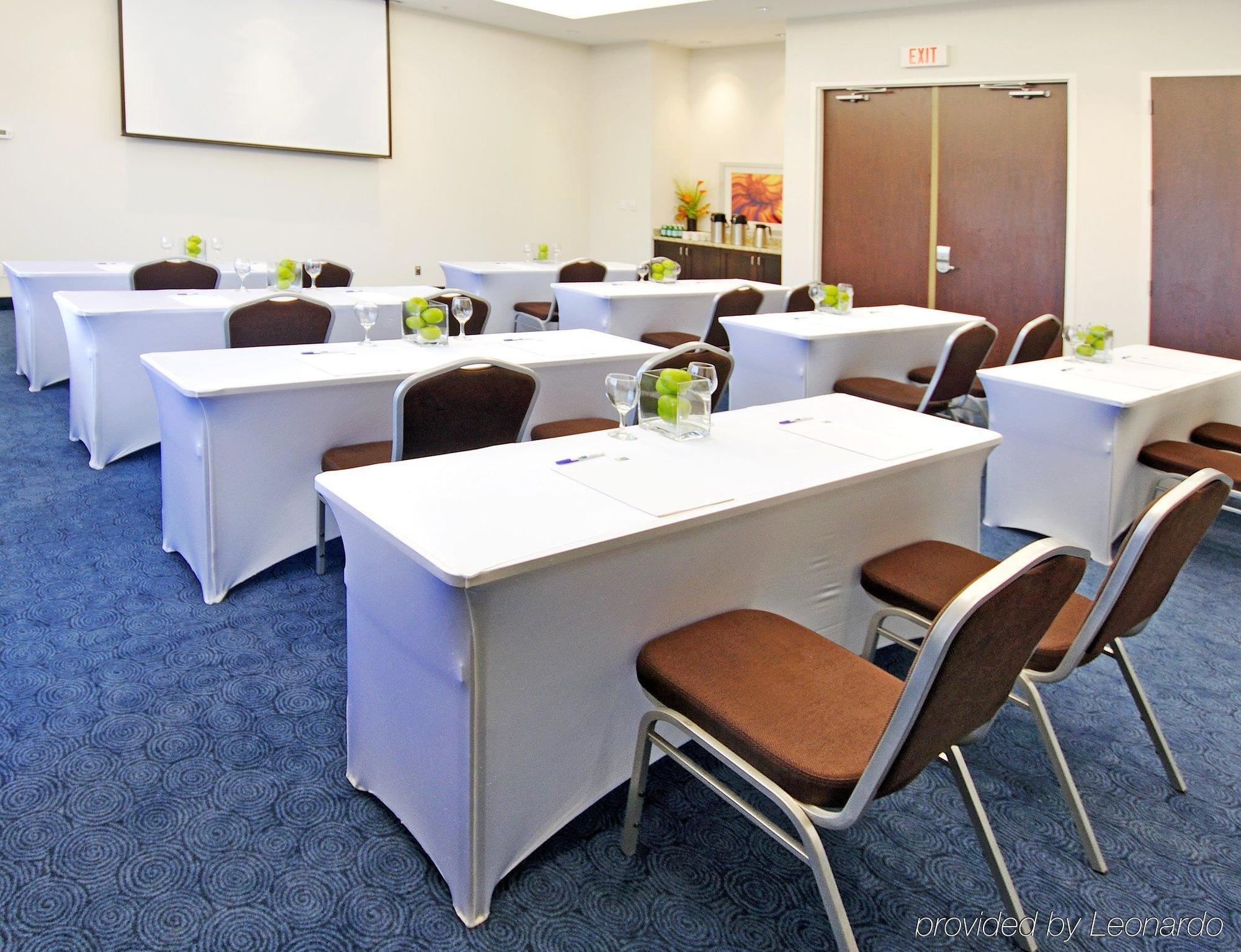 Hotel Express & Toronto - Markham By Ihg 3*