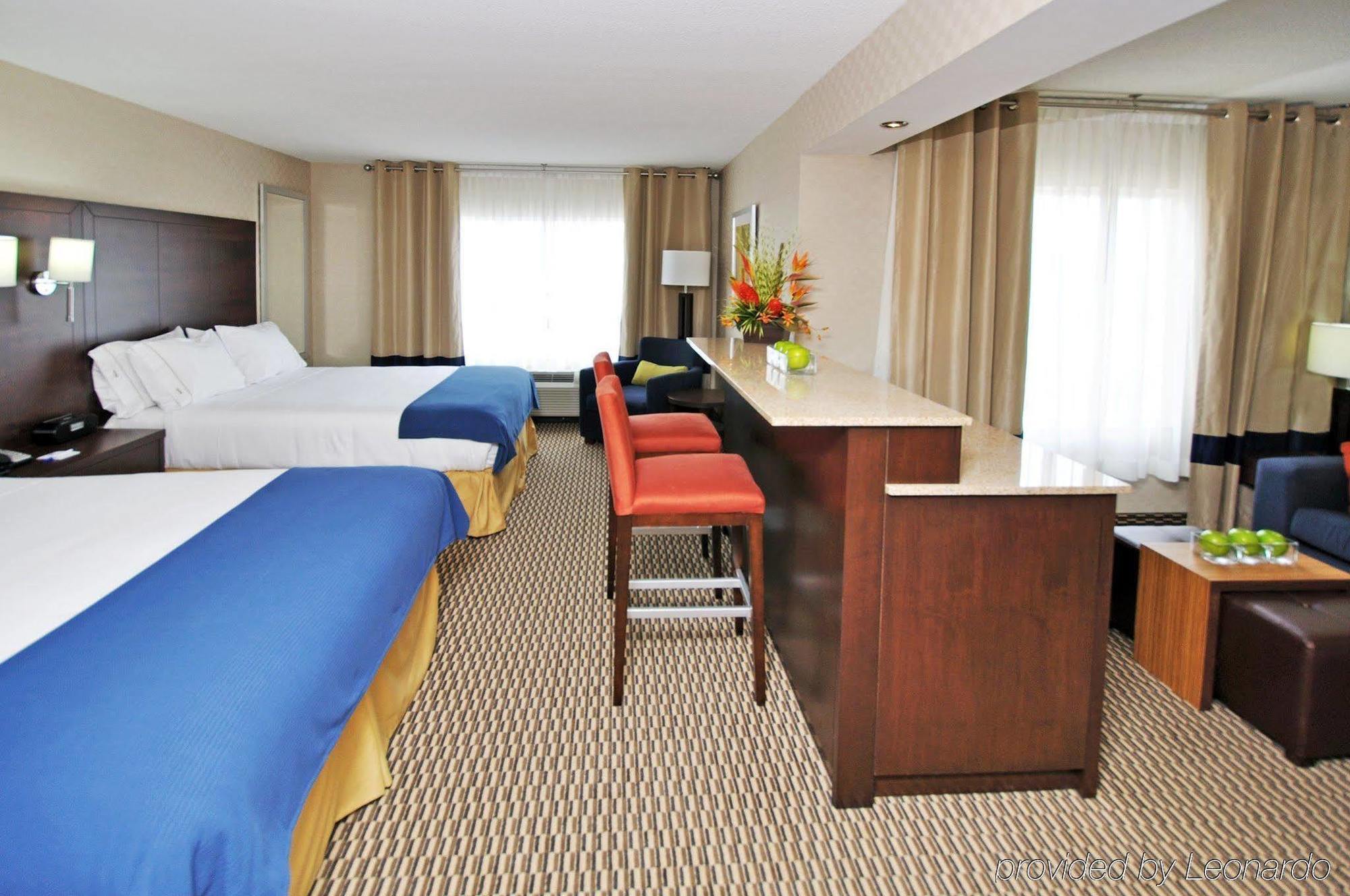 Express & Toronto - Markham By Ihg Hotel